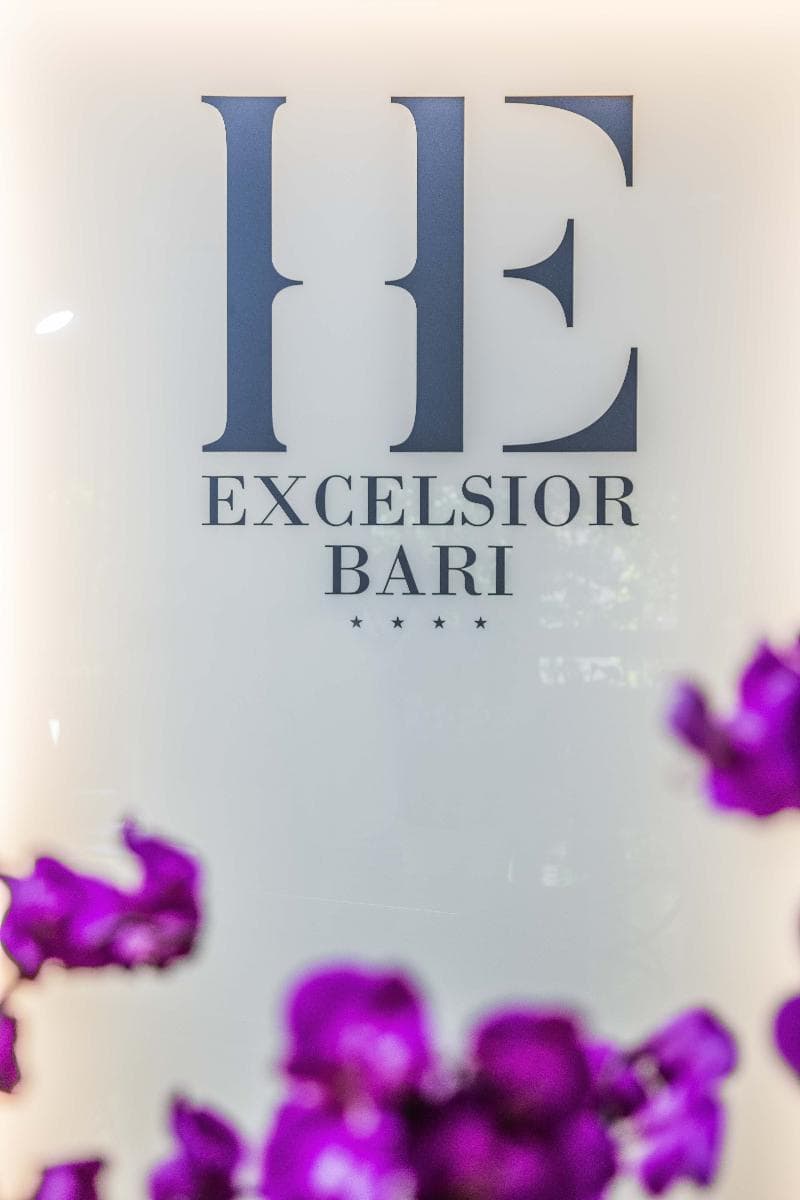 Excelsior, photo 1