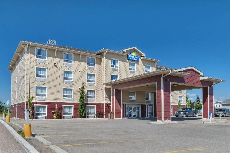 Days Inn & Suites by Wyndham Cochrane, photo 1