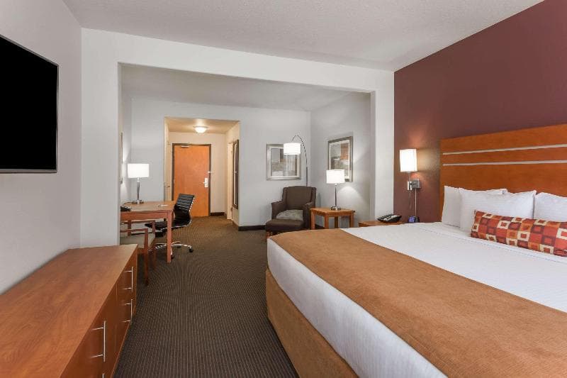 Wingate by Wyndham Calgary South, photo 1