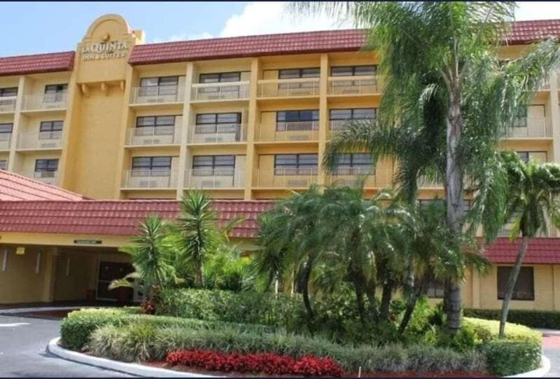 La Quinta Inn & Suites Coral Springs University Drive, photo 1