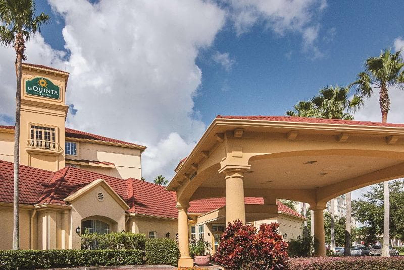 La Quinta Inn & Suites by Wyndham Orlando Airport North, photo 1