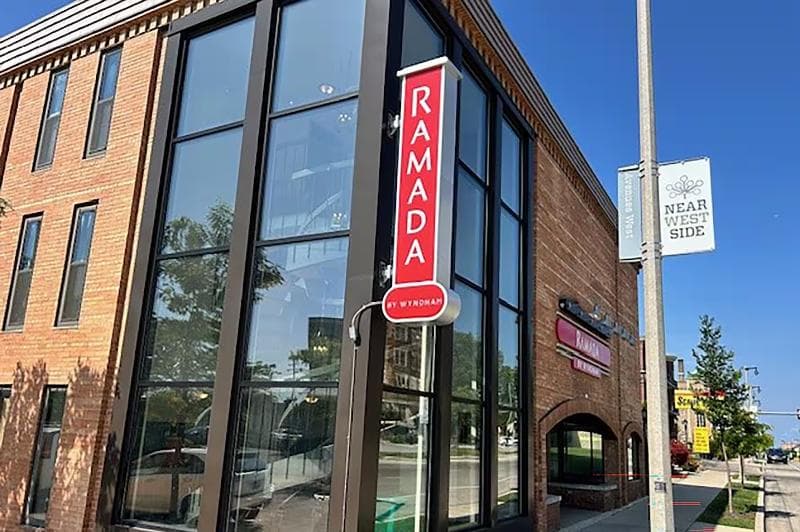 Ramada By Wyndham Milwaukee photo 1