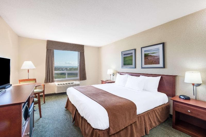 Super 8 By Wyndham Windsor, photo 1
