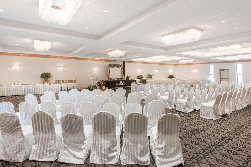Ramada Plaza by Wyndham Niagara Falls, photo 1