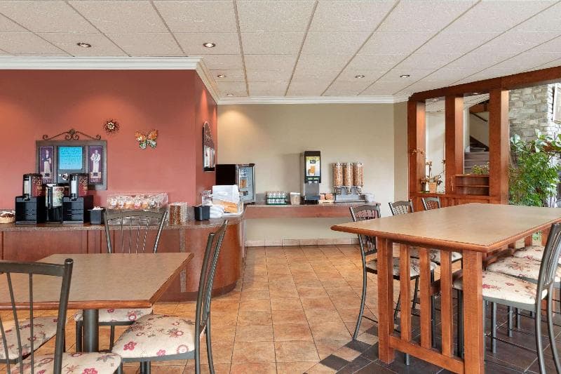 Days Inn by Wyndham Montmagny photo 1