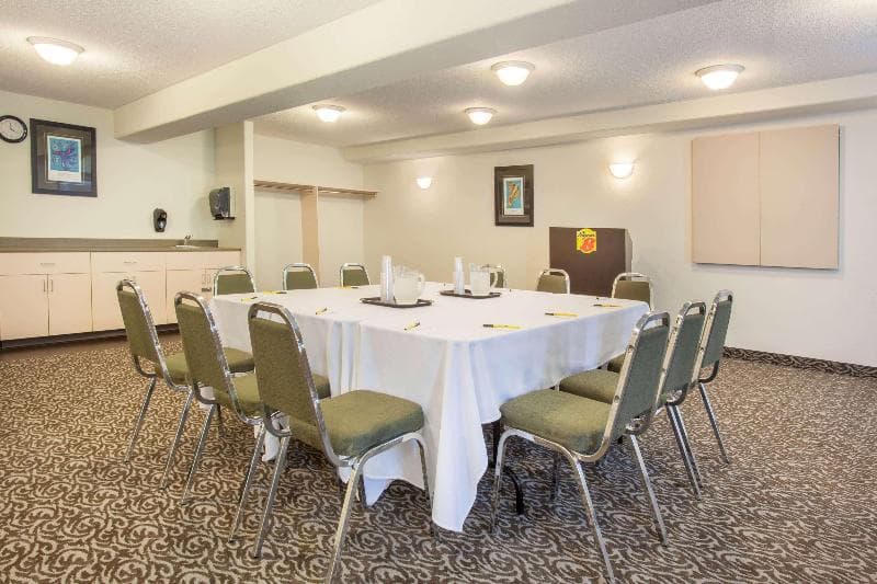 Super 8 by Wyndham Truro, photo 1