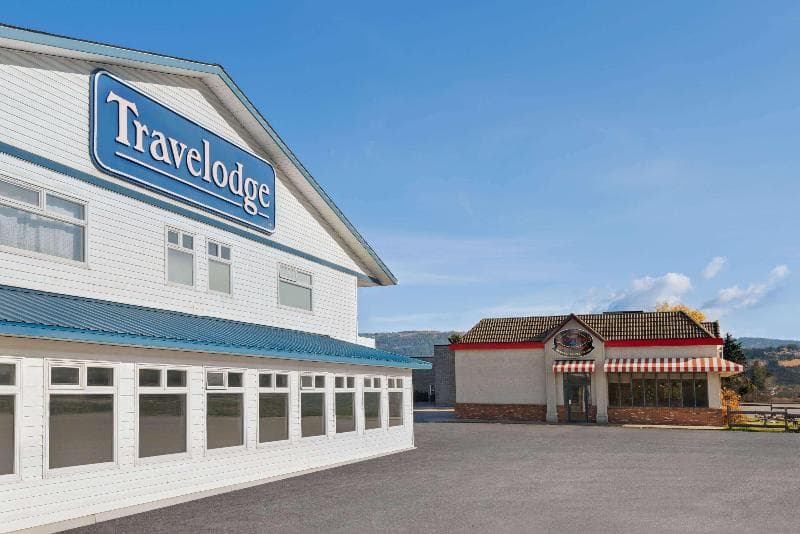 Travelodge By Wyndham Salmon Arm, photo 1