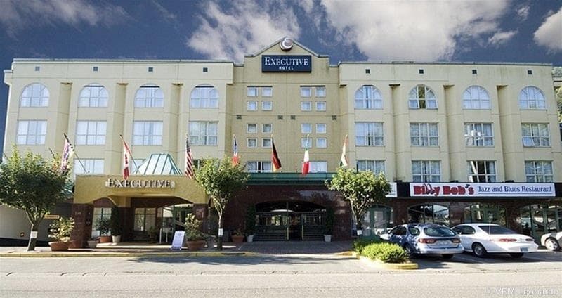 Harrison Lake Hotel, photo 1