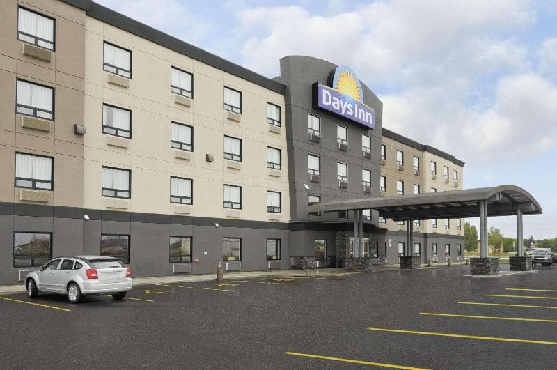 Days Inn by Wyndham Regina Airport West, photo 1