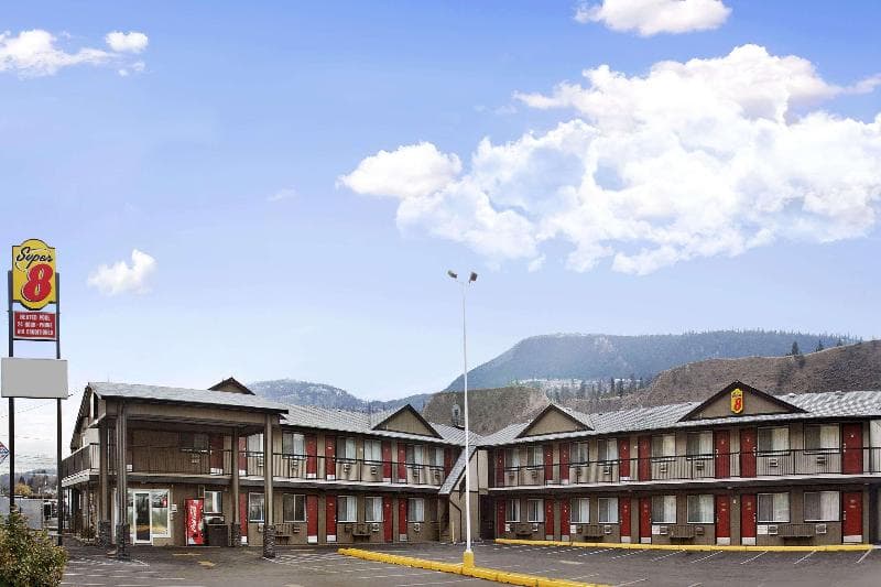 Super 8 by Wyndham Kamloops East, photo 1