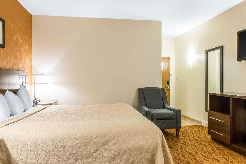 Quality Inn & Suites Middletown - Newport, photo 1