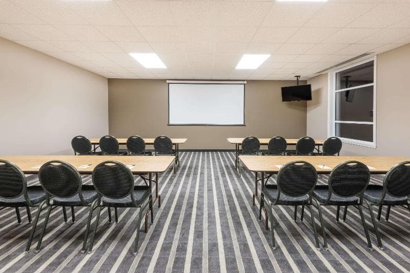 Super 8 By Wyndham Mont Laurier, photo 1