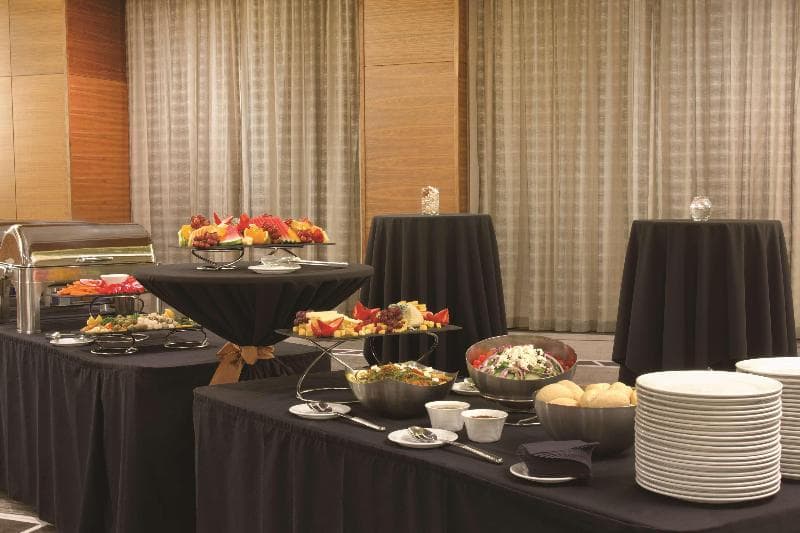 Radisson Hotel Conference Center Calgary Airport, photo 1