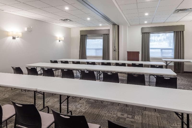Ramada by Wyndham Revelstoke, photo 1
