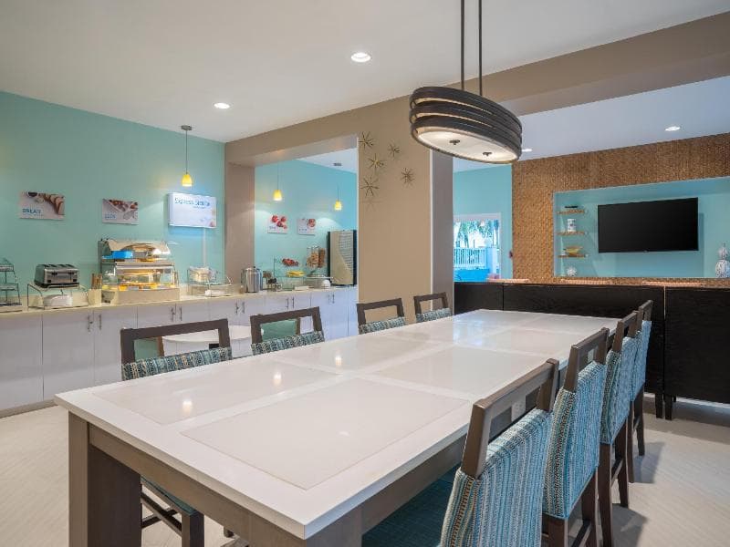 Holiday Inn Express & Suites Nassau, photo 1