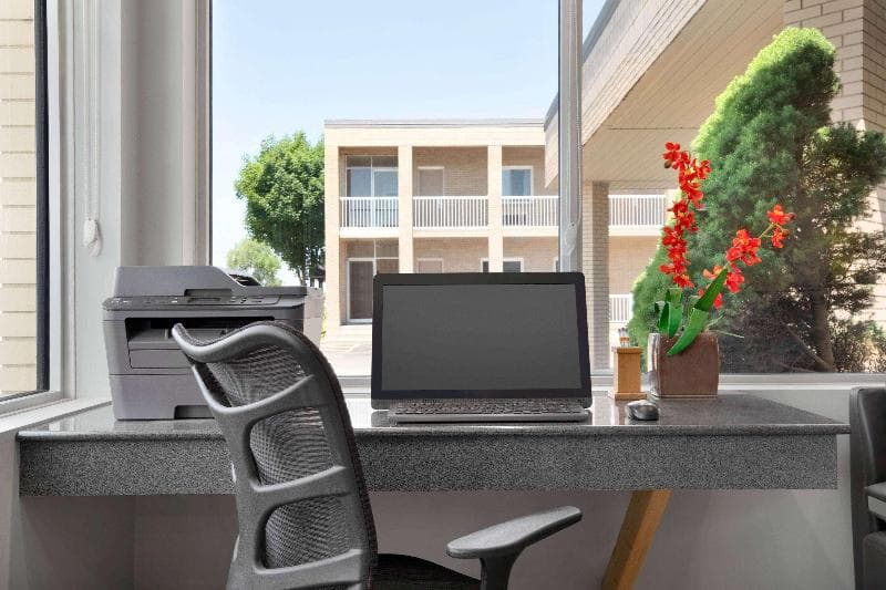 Super 8 By Wyndham Windsor/Dougall, photo 1