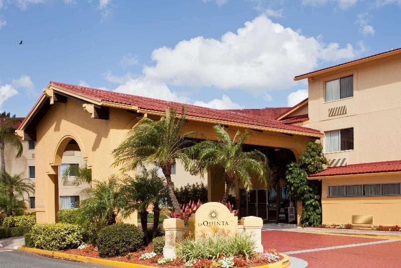 La Quinta Inn & Suites by Wyndham St. Pete-Clearwater Airpt, photo 1