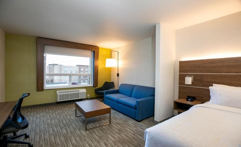 Holiday Inn Express Lethbridge Southeast, photo 1