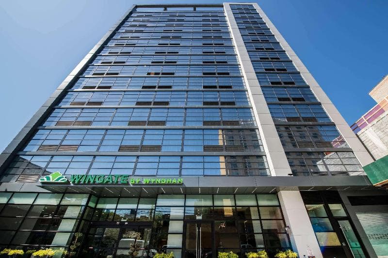 Wingate by Wyndham Long Island City, photo 1