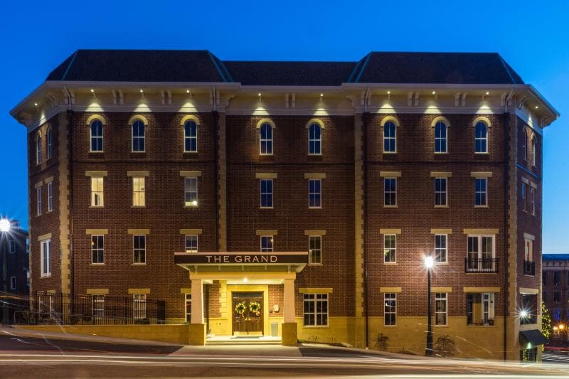 The Mount Vernon Grand Hotel, photo 1
