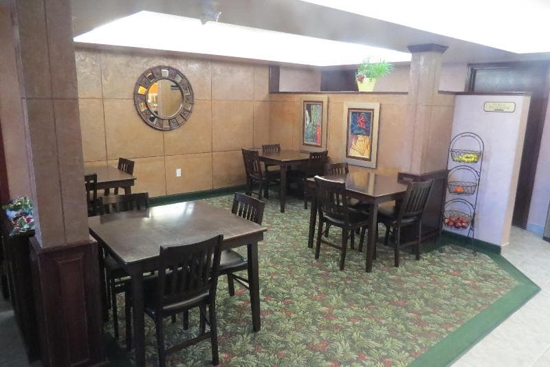 Rocky Inn Express, photo 1