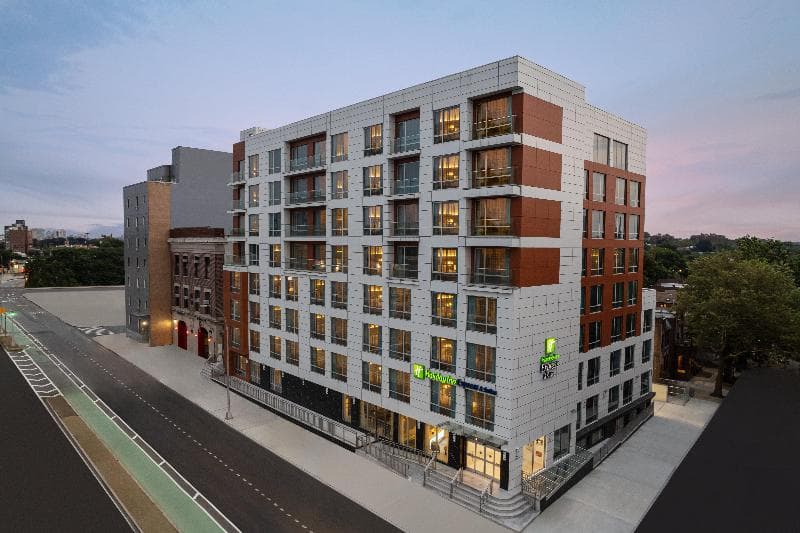 Holiday Inn Express & Suites Woodside LaGuardia Airport, photo 1