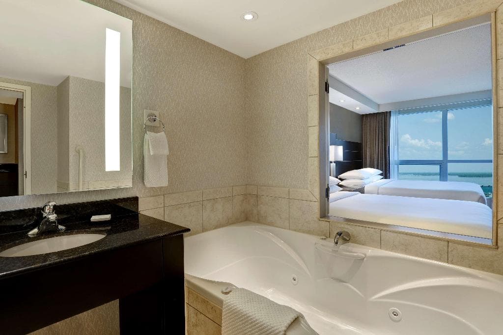 Embassy Suites by Hilton Niagara Falls Fallsview, photo 3