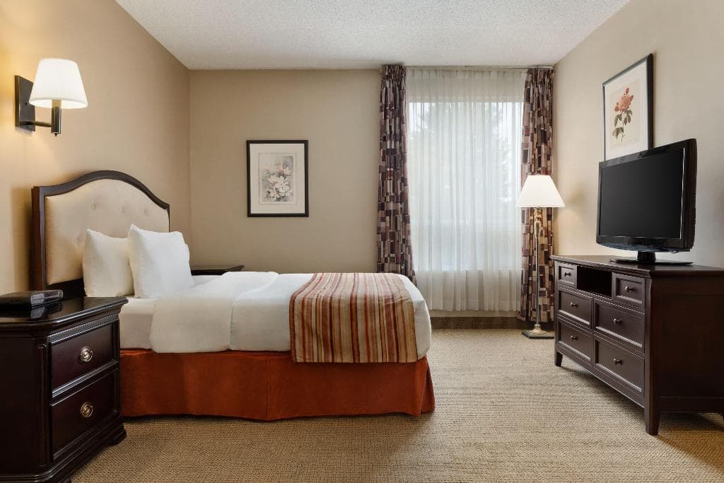 Ramada by Wyndham Fredericton photo 2