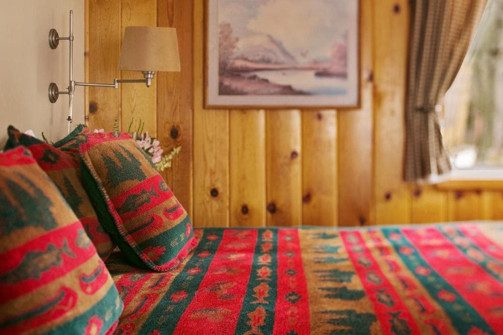 Tamarack Lodge photo 2