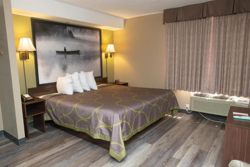 Super 8 by Wyndham Mississauga photo 2
