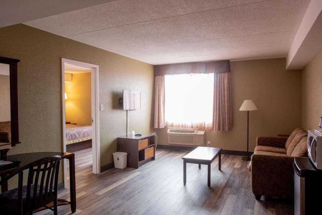 Super 8 by Wyndham Mississauga photo 5