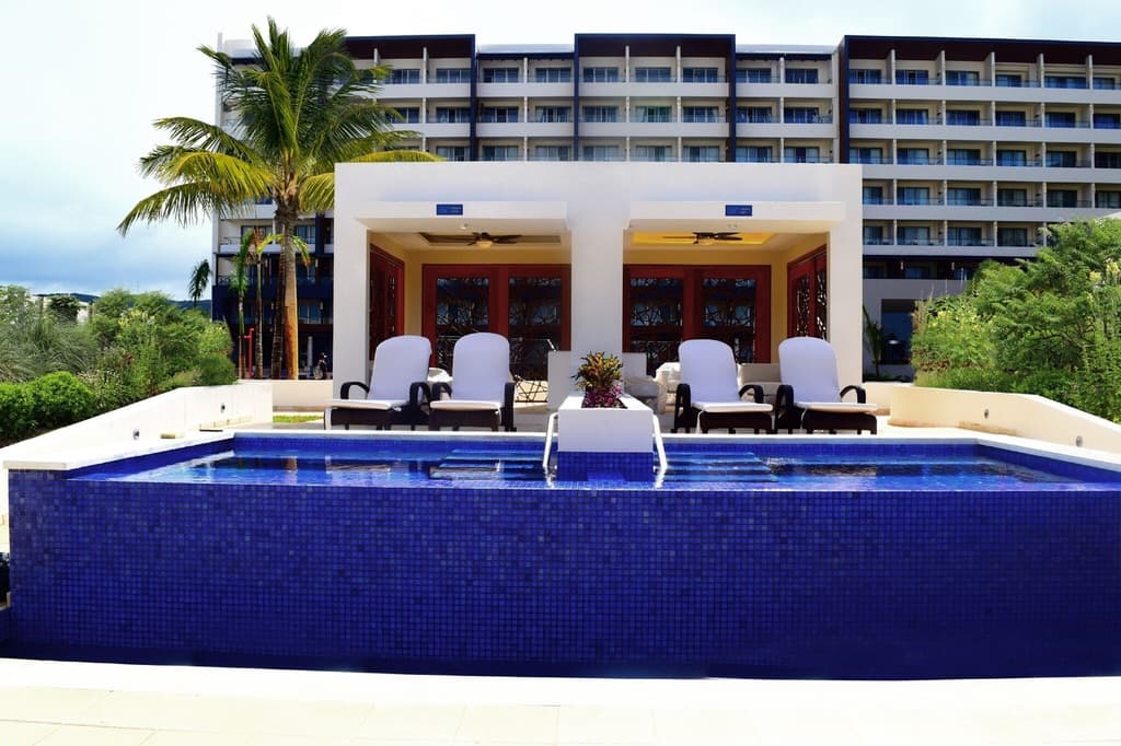Royalton Blue Waters photo 4