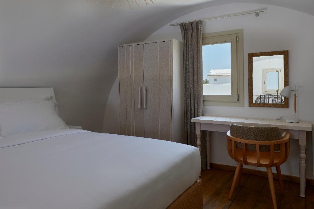 Sea Breeze Santorini Beach Resort, Curio Collection b Hilton photo 4