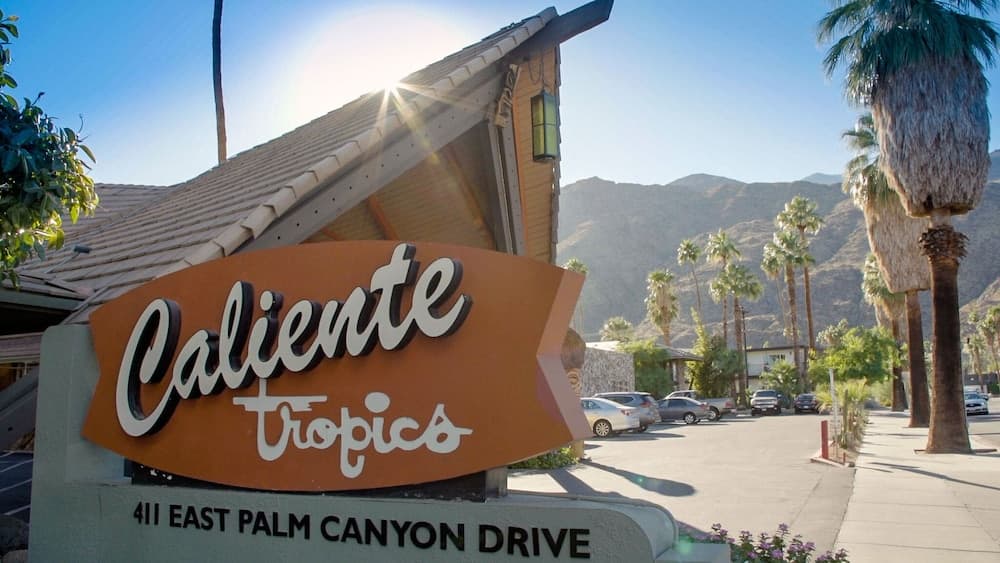 Caliente Tropics, photo 1