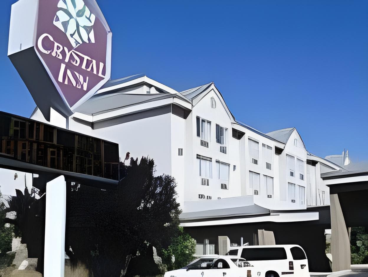 Crystal Inn Hotel & Suites photo 1