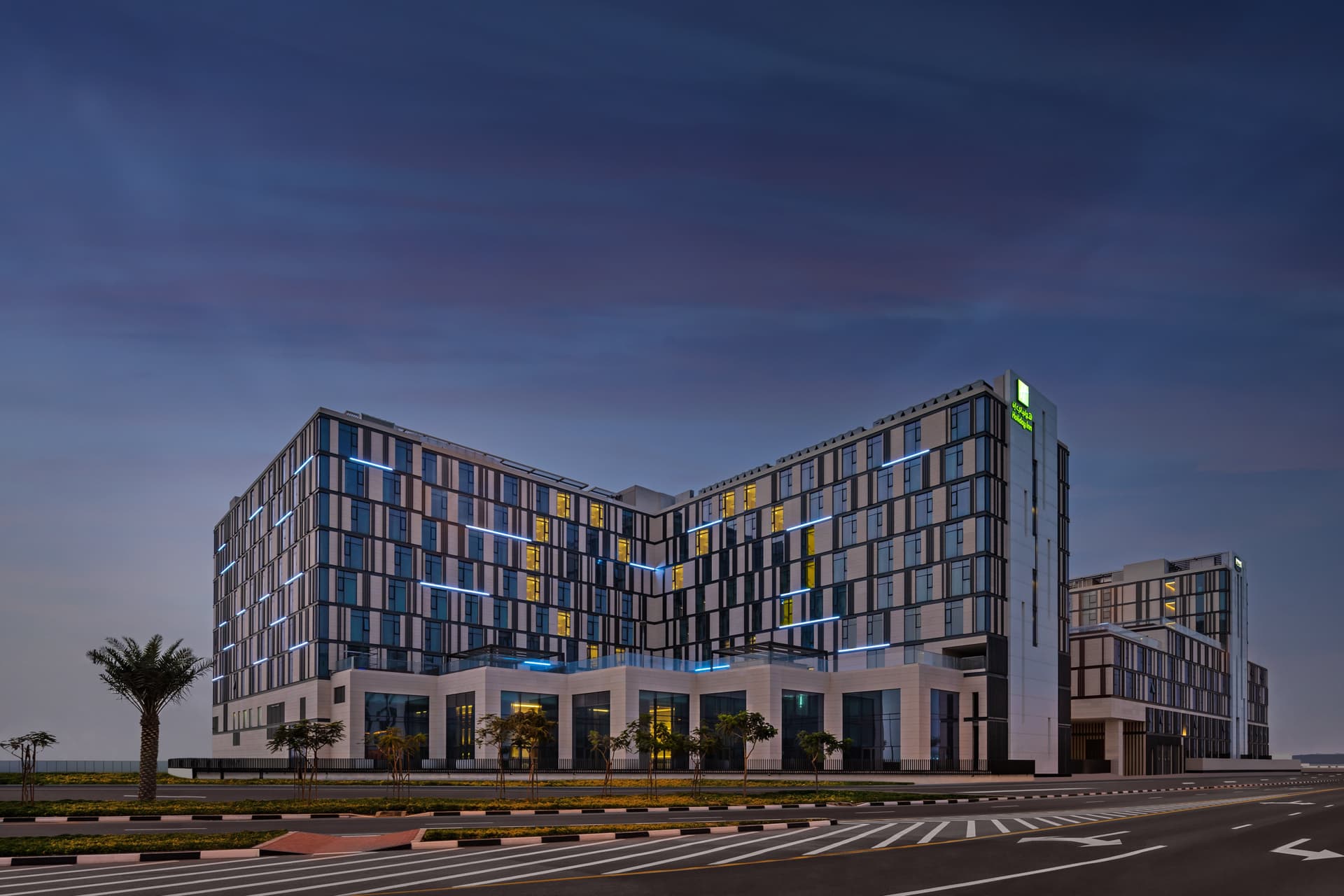 Staybridge Suites Dubai Al-Maktoum Airport photo 1