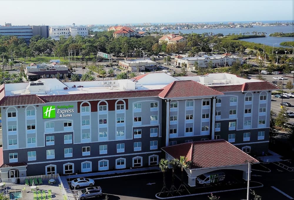 Holiday Inn Express & Suites St. Petersburg - Madeira Beach photo 1