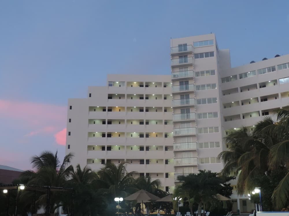 Hotel Calypso Cancun (Ex-View Mediterrando), photo 1