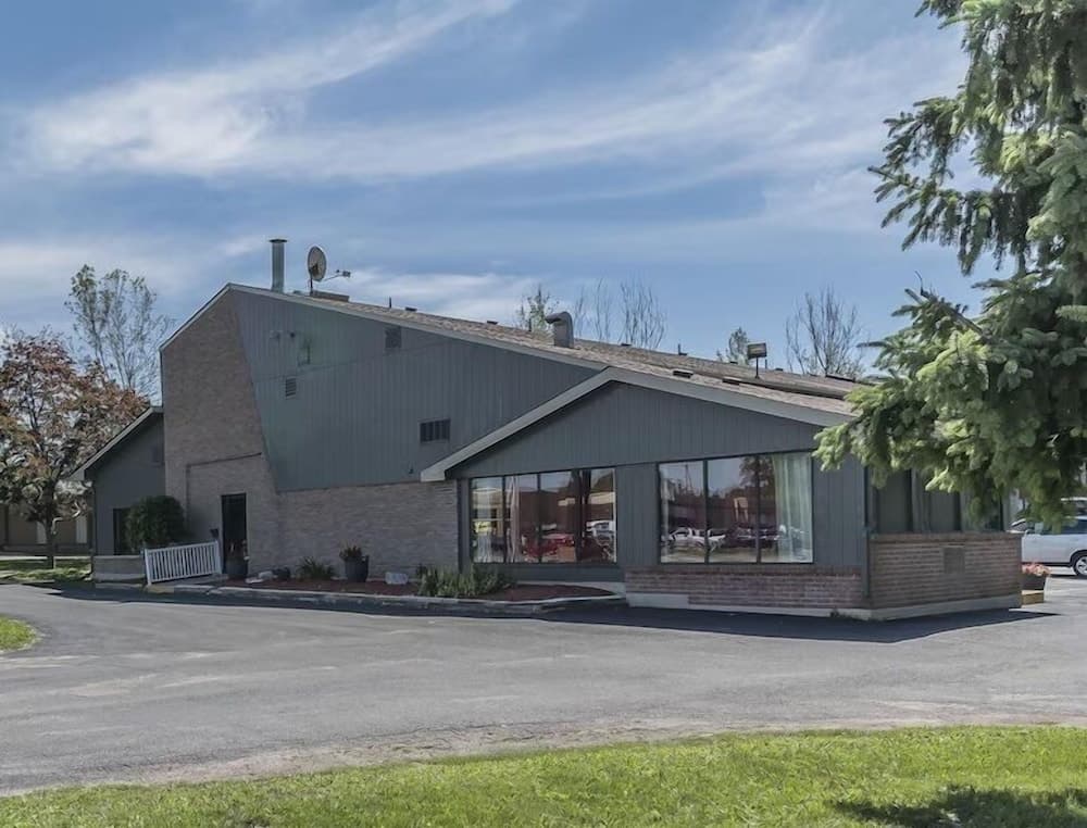 Ramada By Wyndham Kingston, photo 1