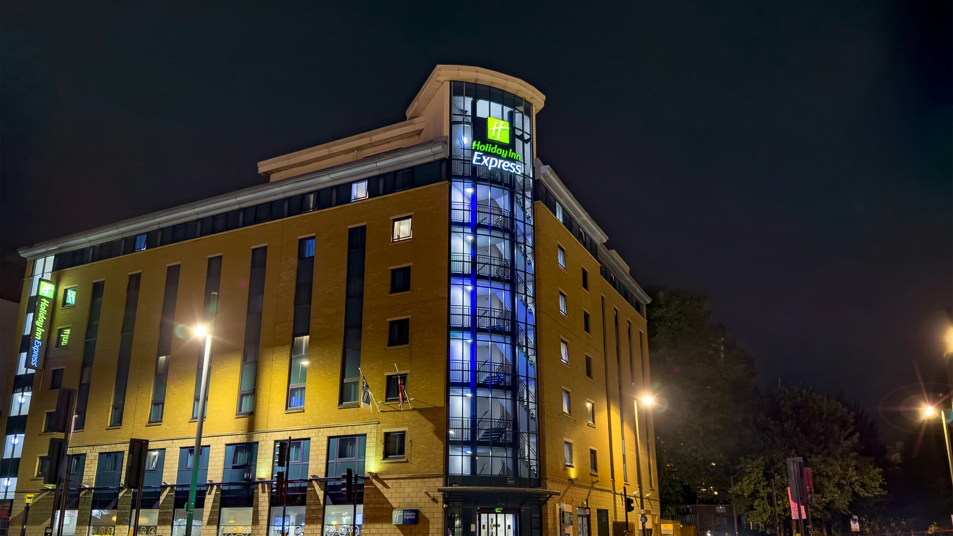 Holiday Inn Express London - Stratford, photo 1