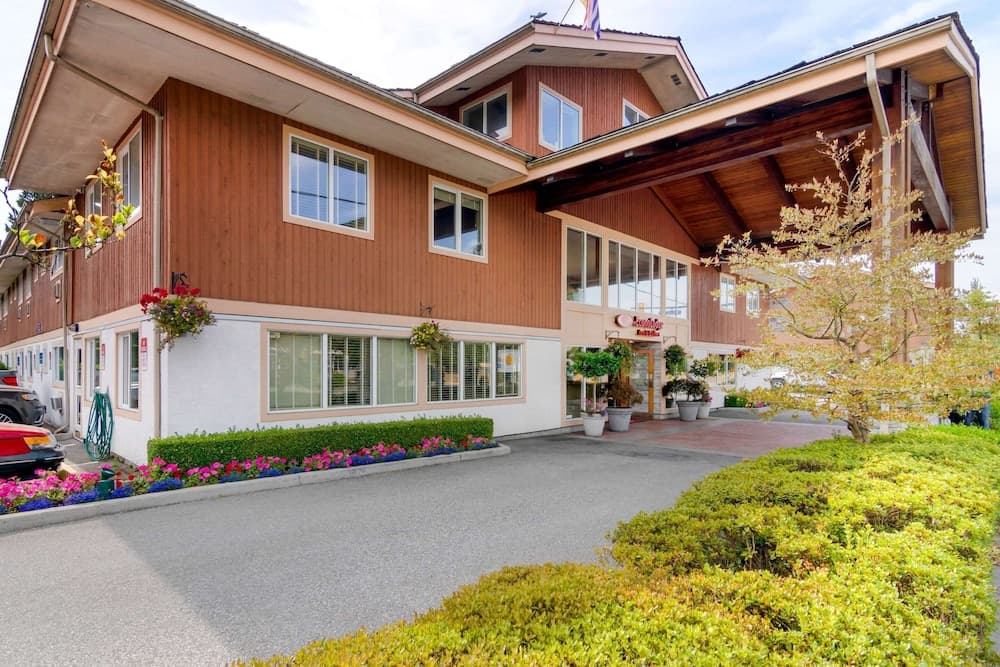 Econo Lodge Inn & Suites, photo 1