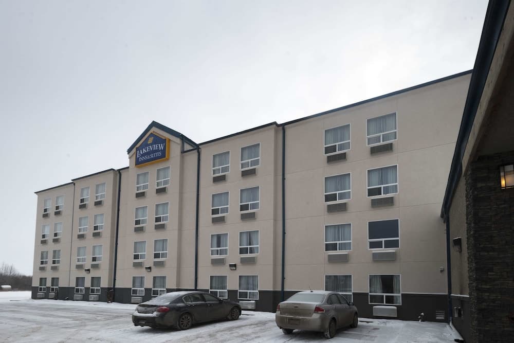 Lakeview Inn & Suites Fort Saskatchewan, photo 1