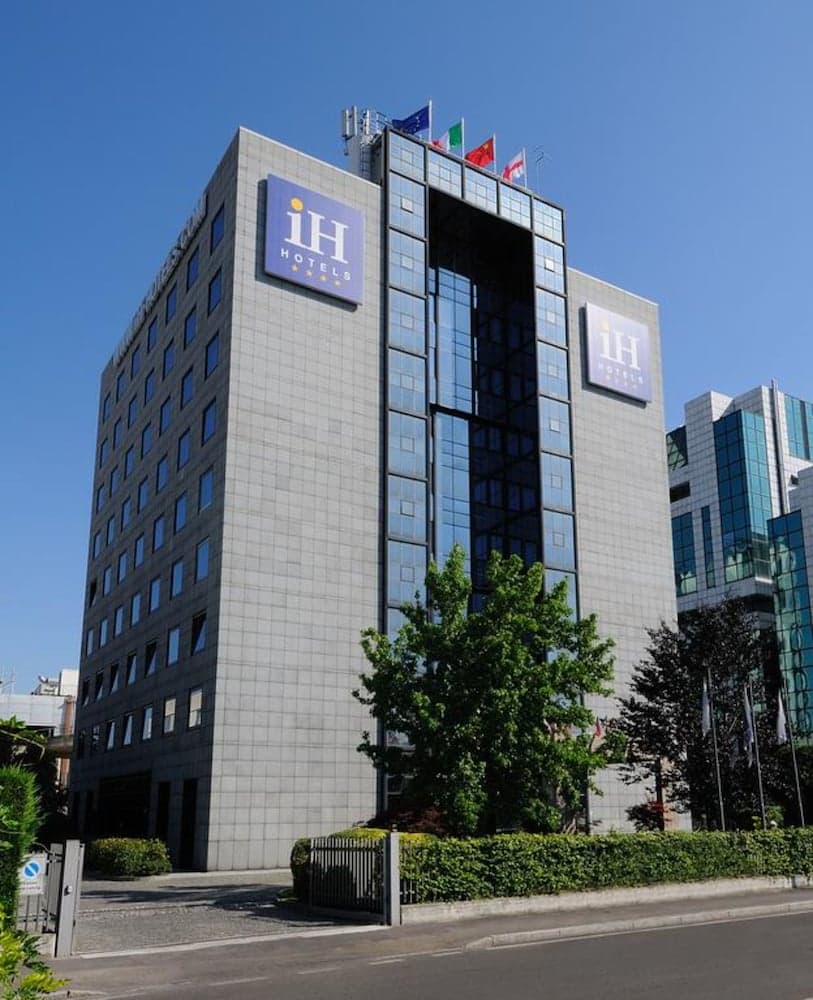 IH Hotels Milano Lorenteggio photo 1