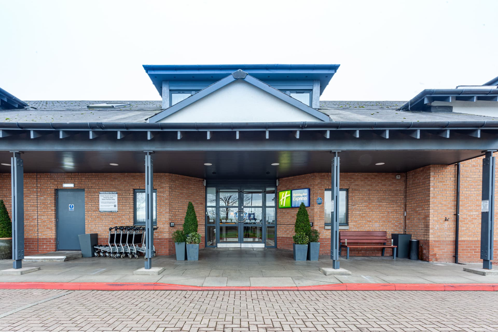 Holiday Inn Express Edinburgh Airport, photo 1