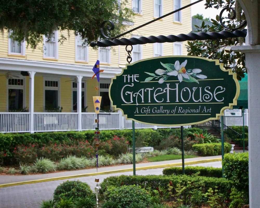 Lakeside Inn, photo 1