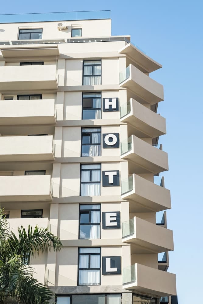 Adonis Capital, photo 1