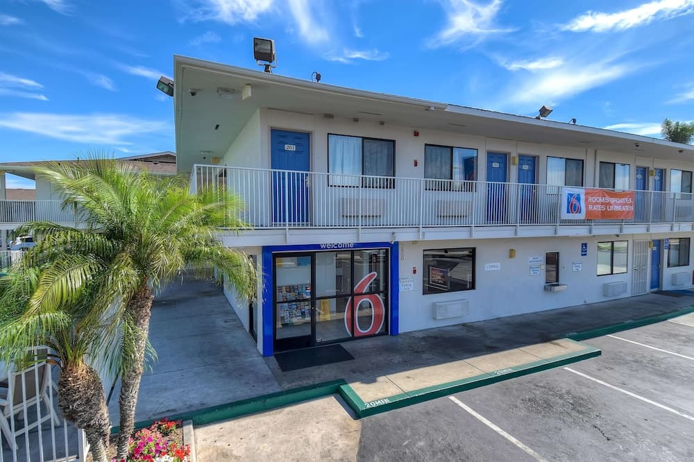 Motel 6 Stanton, photo 1