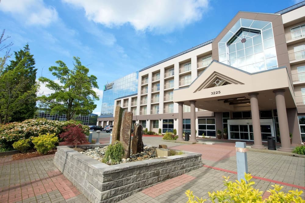 Embassy Suites by Hilton Seattle Bellevue, photo 1