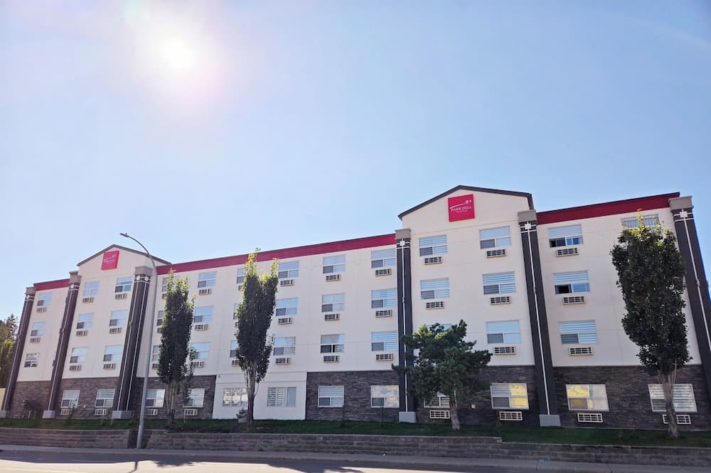 Super 8 By Wyndham Red Deer City Centre photo 1