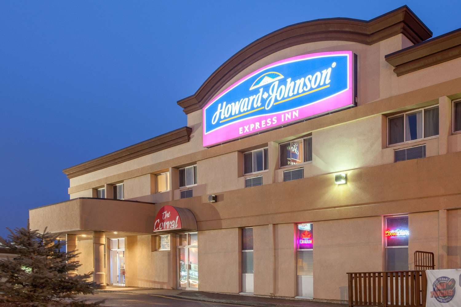 Howard Johnson By Wyndham Winnipeg West photo 1